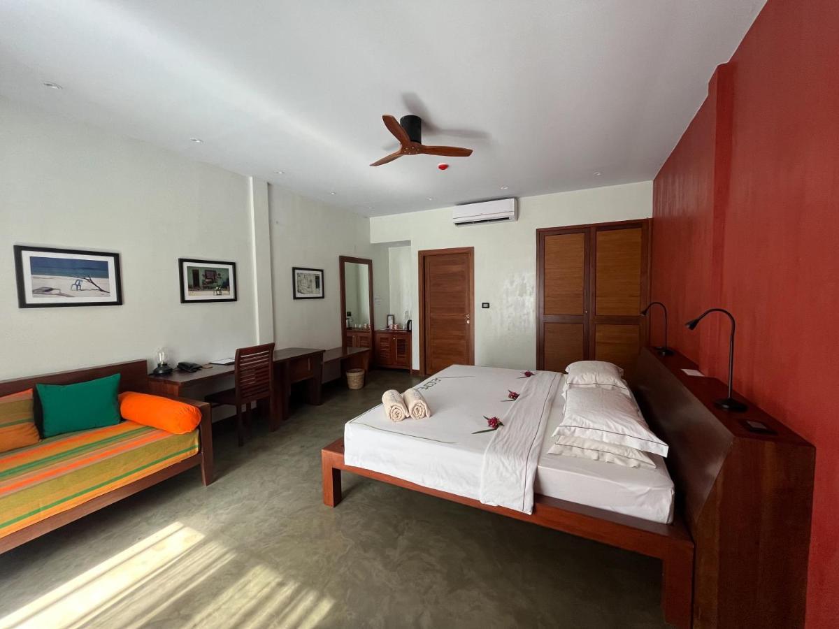The Barefoot Eco Hotel Hanimaadhoo Island Exteriör bild
