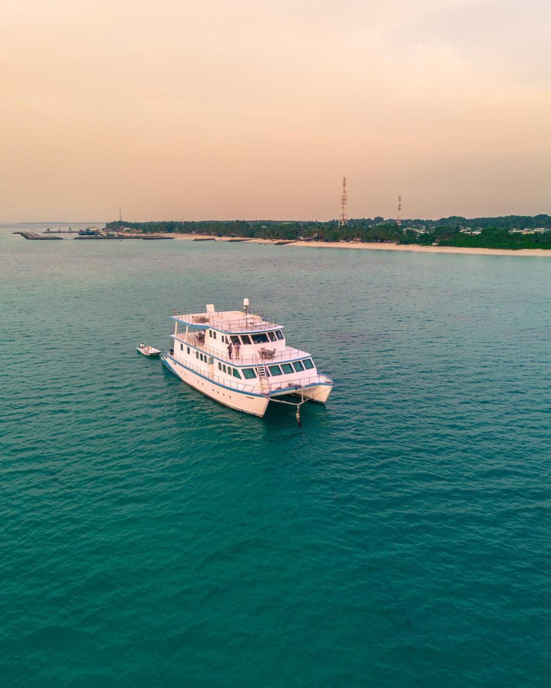 The Barefoot Eco Hotel Hanimaadhoo Island Exteriör bild
