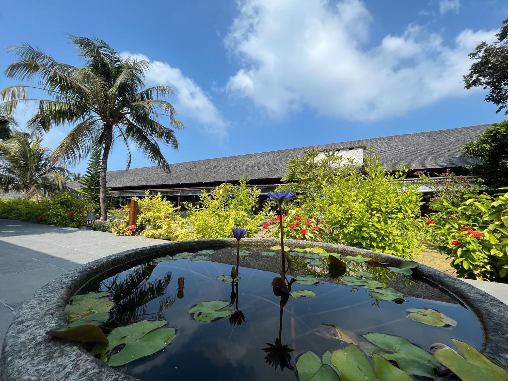 The Barefoot Eco Hotel Hanimaadhoo Island Exteriör bild