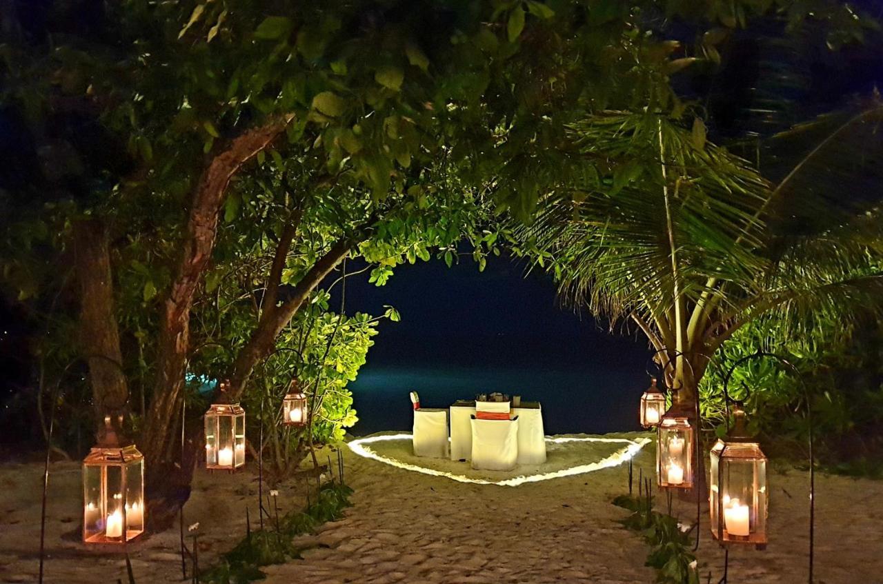 The Barefoot Eco Hotel Hanimaadhoo Island Exteriör bild